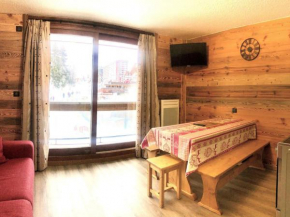 Bel appartement rénové 2 pièces + cabine, 6 pers, balcon, piscine, skis aux pieds - FR-1-267-247